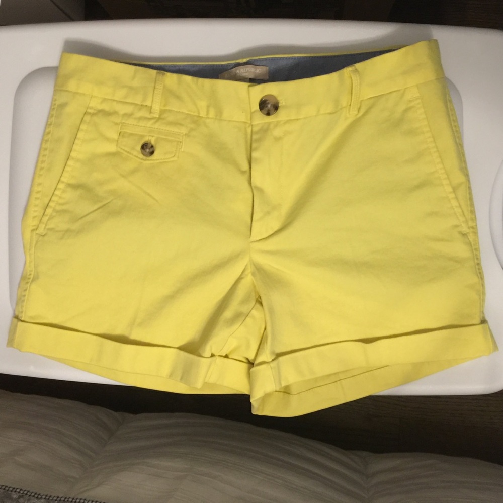 NWT: Banana Republic City Chino Yellow Shorts